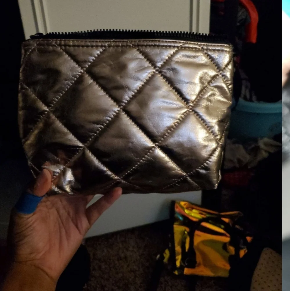 Makeup bag - Picture 1 of 2
